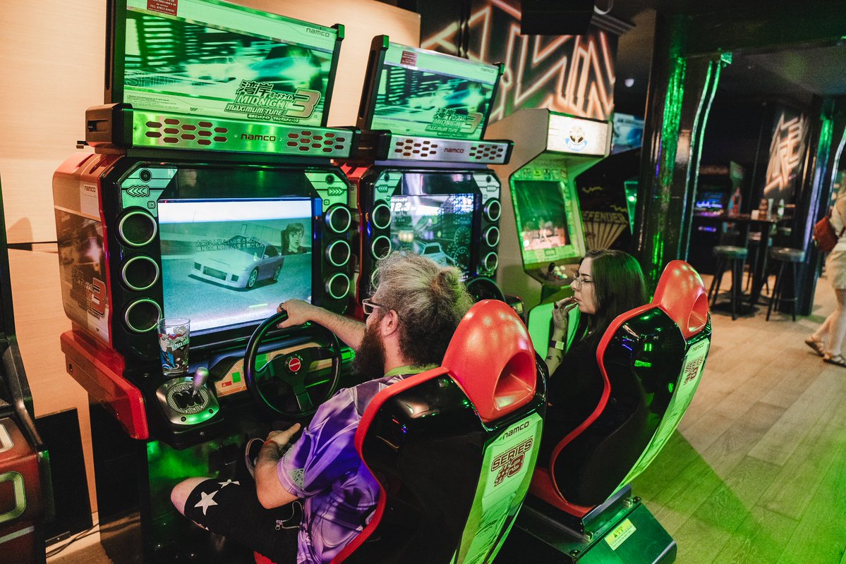 TimelessGC's tweet photo. One of the best things about TGC is that it's all about playing games - more so than any other gaming event. Not just the indie exhibitors or competitions, but the venue includes @arcainslpl, one of the biggest arcades in the country!
#arcades #arcains #timelessgc https://t.co/LccEKRQgEL
