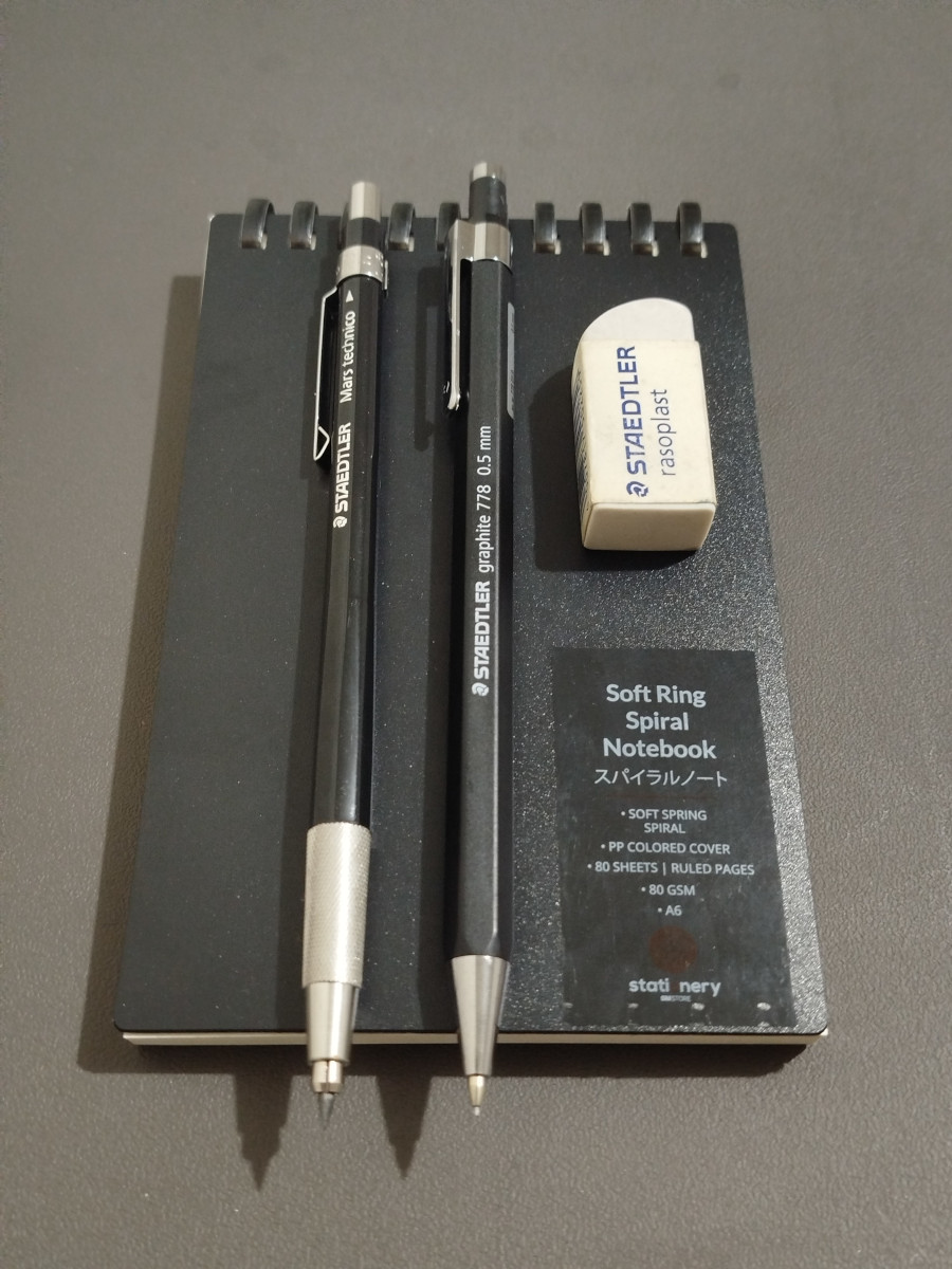 JDanuel_S's tweet photo. Staedtler Graphite 778
I don't come across hexagonal mechanical pencils often. I like the overall look and feel, and it goes well with the Mars Technico. https://t.co/DDbvFxgUTI