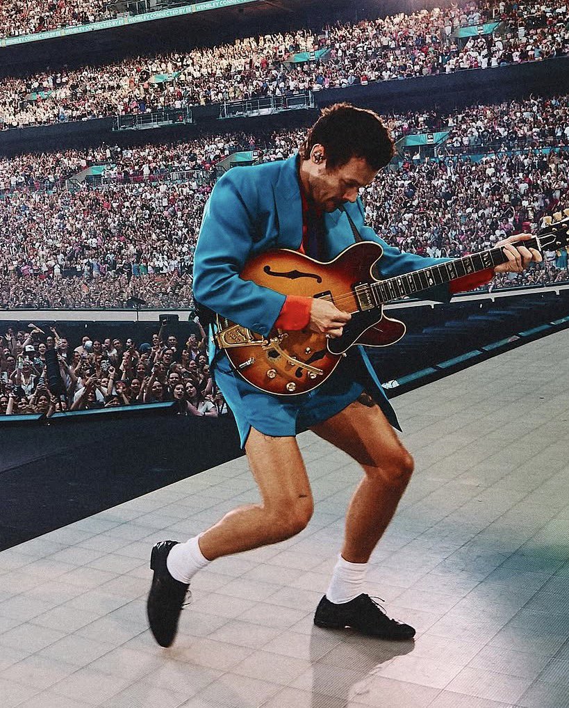 brokenbonerry's tweet photo. my favorite rockstar ☹️ https://t.co/24Bbi9ZaiA