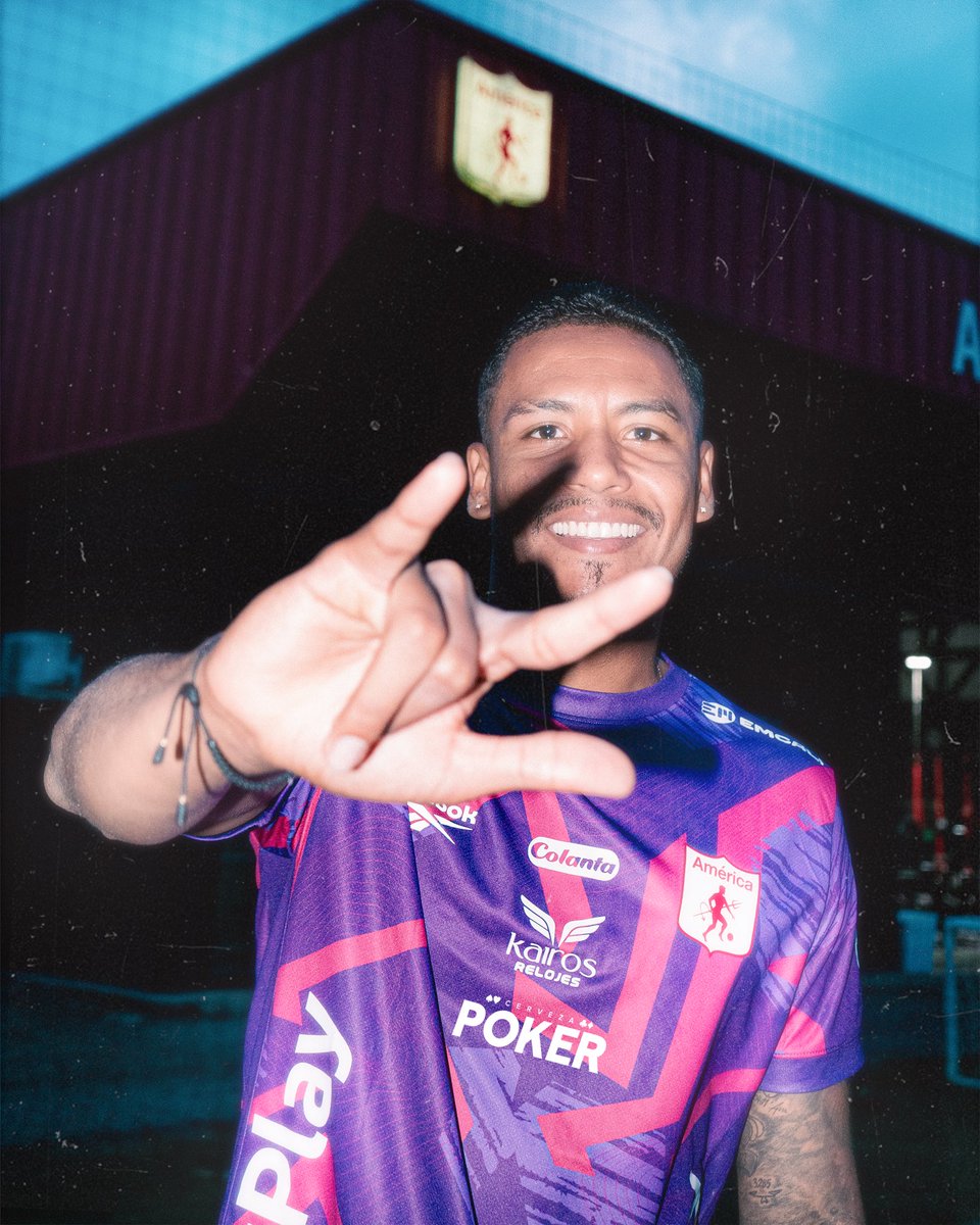 AmericadeCali's tweet photo. Mismo nombre, otra forma de volar. 👹 https://t.co/8eidH4Gjkg