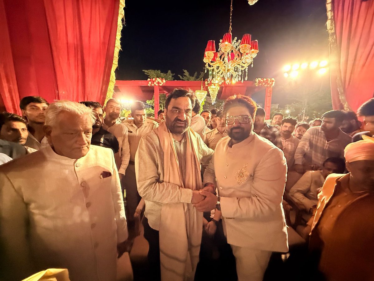 hanumanbeniwal's tweet photo. कल रात्रि में खाटूश्याम जी (सीकर) के लुनियावास में स्थित नोवल रिसॉर्ट में श्री सुरेश कुमार हरनाथका, श्री अंकित हरनाथका के परिवार में आयोजित वैवाहिक कार्यक्रम में सम्मिलित होकर नव - दंपति को आशीर्वाद दिया | https://t.co/oxg8T9Jw8X