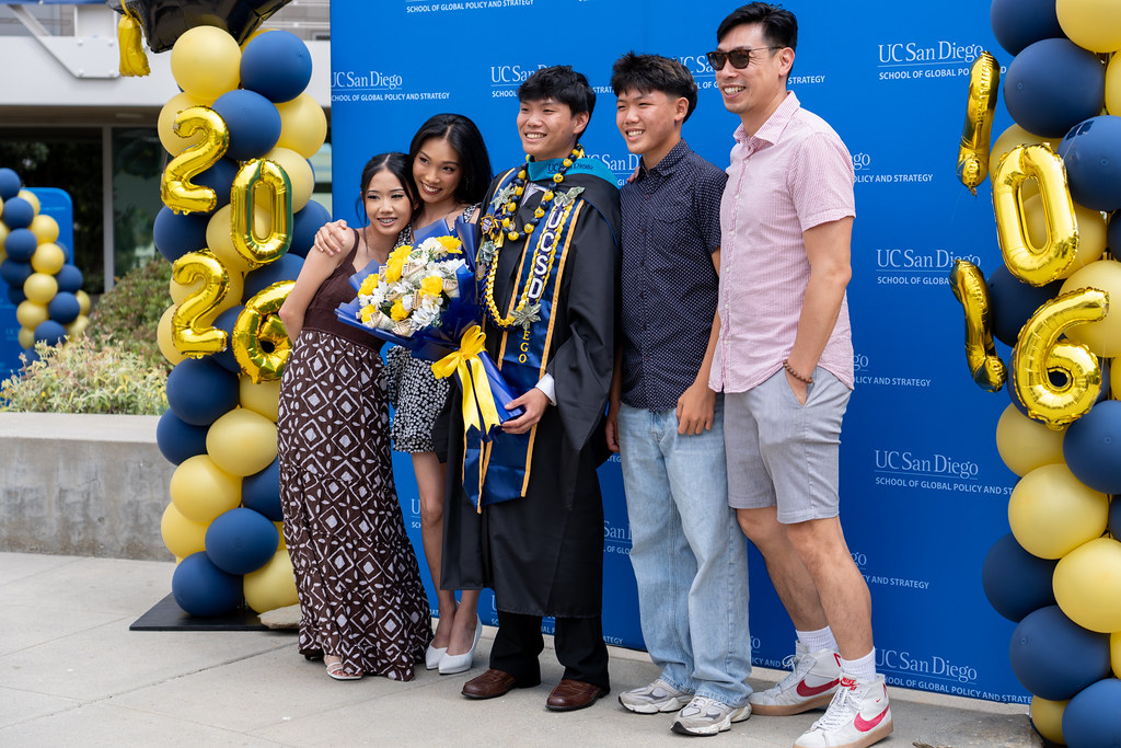 GPS_UCSD's tweet photo. One more look back at GPS commencement, because the Class of 2026 is easy to celebrate! 🤩

📸 View more photos: https://t.co/HpPIwaSSH1

#GPSProud https://t.co/jKld8Qsnry