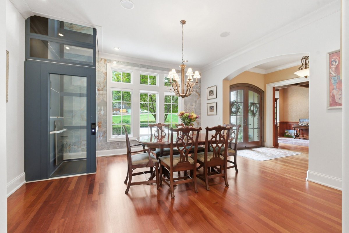 ZeitlinSIR's tweet photo. Moments from Julia Green School and Green Hills, this custom-built residence pairs timeless craftsmanship with exceptional livability. From soaring ceilings, a stone fireplace, and a new elevator to a climate-controlled wine cellar, wood-paneled library, and private backyard retreat with an outdoor kitchen and fireplace, every detail is designed for elevated living. 

https://t.co/WLtIVw5IbV 

4022 Sneed Road, Nashville, Tennessee 37215 is presented by Lorna Graff

#zeitlinsir #zsir #tennessee #sothebysrealty #realestate #luxury #curbappeal #luxuryrealestate #design #home #homedesign #architecture #luxurylifestyle #luxe #luxuryhomes #luxurylife