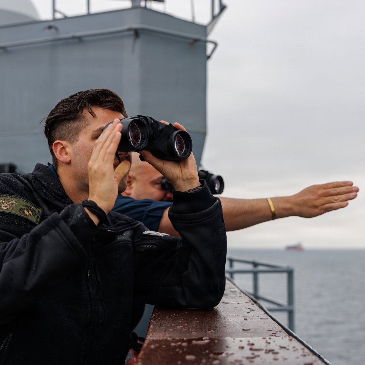 SurfaceWarriors's tweet photo. ️⚓️⚔️ #WarshipOfTheDay: USVRON-3 and USS Mount Whitney Conducted a Simulated Unmanned Vessel Swarm Attack During #BALTOPS26 🤖🛰️🚤
📸 MCC Chad M. Butler
#Warfighting | #Readiness | #Lethality
@USNavy | @USNavyEurope | @USFleetForces https://t.co/JfhNNCzV9K