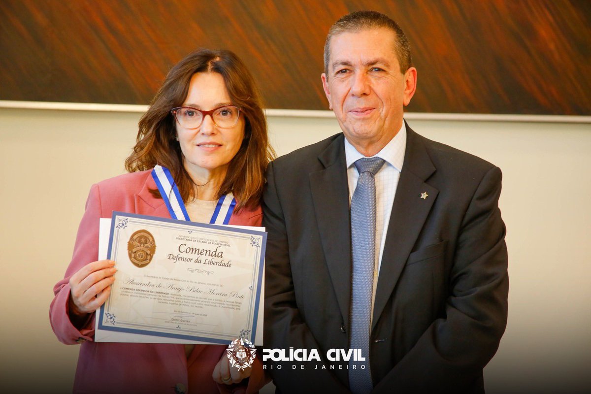 PCERJ's tweet photo. 🏅 Receberam a Comenda Defensor da Liberdade o presidente do TJRJ e governador em exercício, desembargador Ricardo Couto de Castro; a primeira vice-presidente, desembargadora Suely Lopes Magalhães; a segunda vice-presidente, desembargadora Maria Angélica Guimarães Guerra Guedes; o desembargador André Ricardo de Franciscis Ramos; e a juíza auxiliar da Presidência, Alessandra de Araujo Bilac.