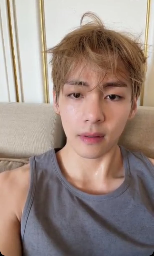 _lysjoon's tweet photo. LEAVE ME ALONE IM WORKING https://t.co/pJEc8whcah