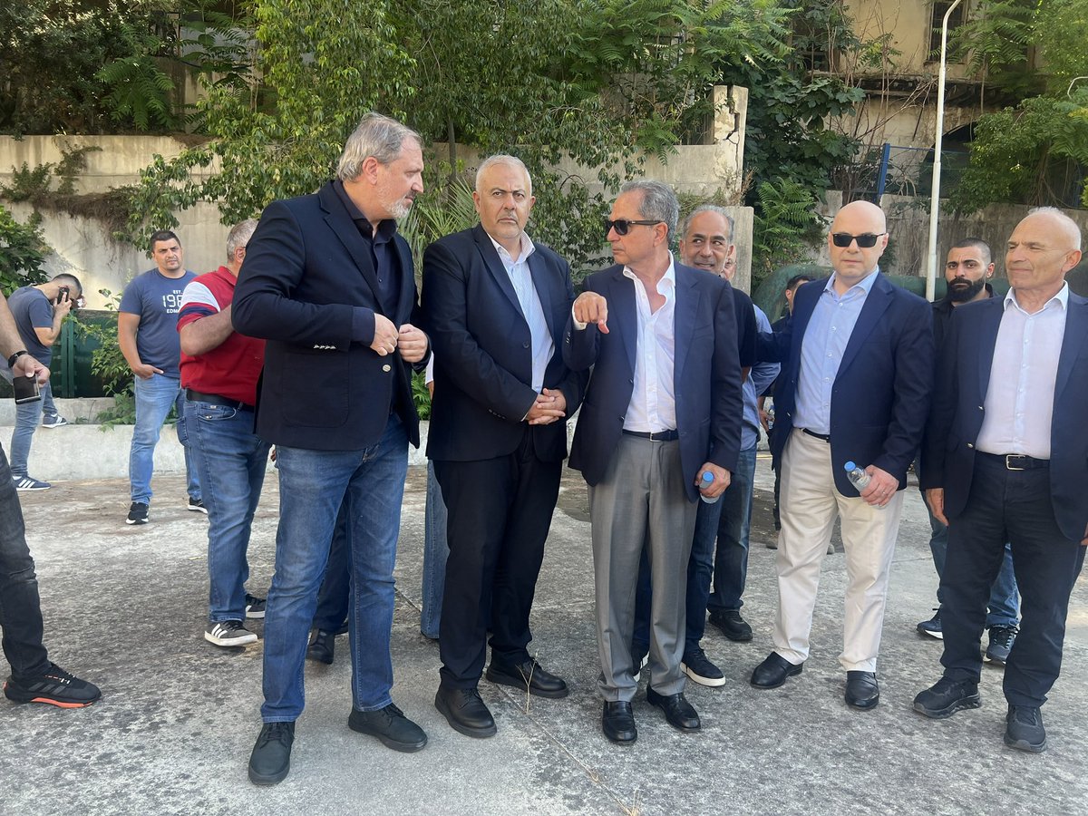brahimzeidan's tweet photo. قمت بجولة ميدانية برفقة معالي وزير الطاقة والمياه وعدد من الشخصيات، على الخزانات ومحطة الضخ في الأشرفية، للاطلاع على واقع التشغيل ومتابعة المشاريع الهادفة إلى رفع سعة الخزانات وتأهيل محطة الضخ، بما يساهم في تحسين التغذية بالمياه لعدد من مناطق العاصمة، وفي مقدمتها برج أبو حيدر وتلة الخياط. وتأتي هذه الجولة ضمن خطة مستمرة لتحسين خدمات المياه ورفع كفاءة البنية التحتية في بيروت، على أن تستكمل الجولات الميدانية لتشمل باقي الخزانات ومحطات الضخ في العاصمة.
