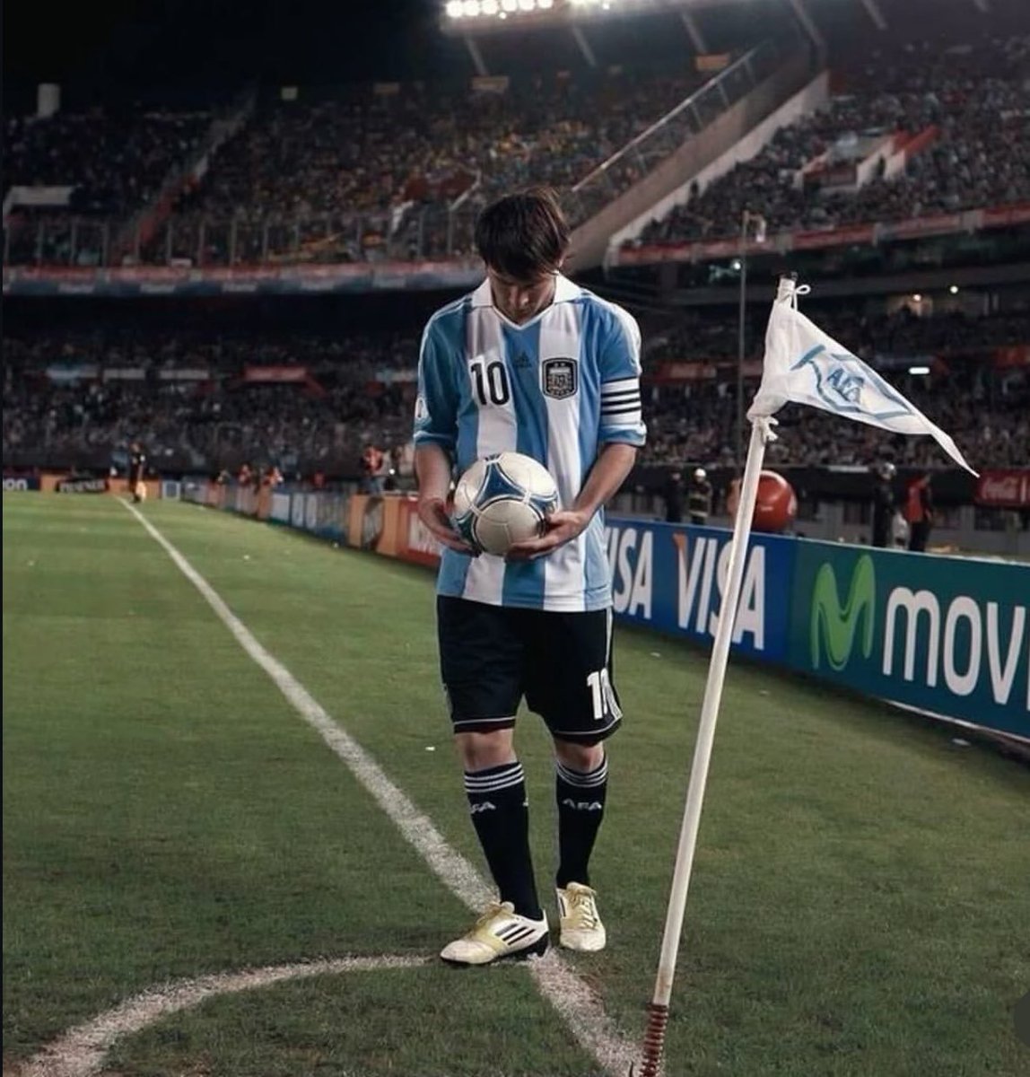 facupietro's tweet photo. Recordemos que Messi en el Monumental nunca perdio, mas partidos jugo y mas goles hizo con la seleccion 

River es su casa, su lugar en Argentina. Ojala algun dia cumpla su sueño de jugar en el club de sus amores https://t.co/20nTgiHcrg