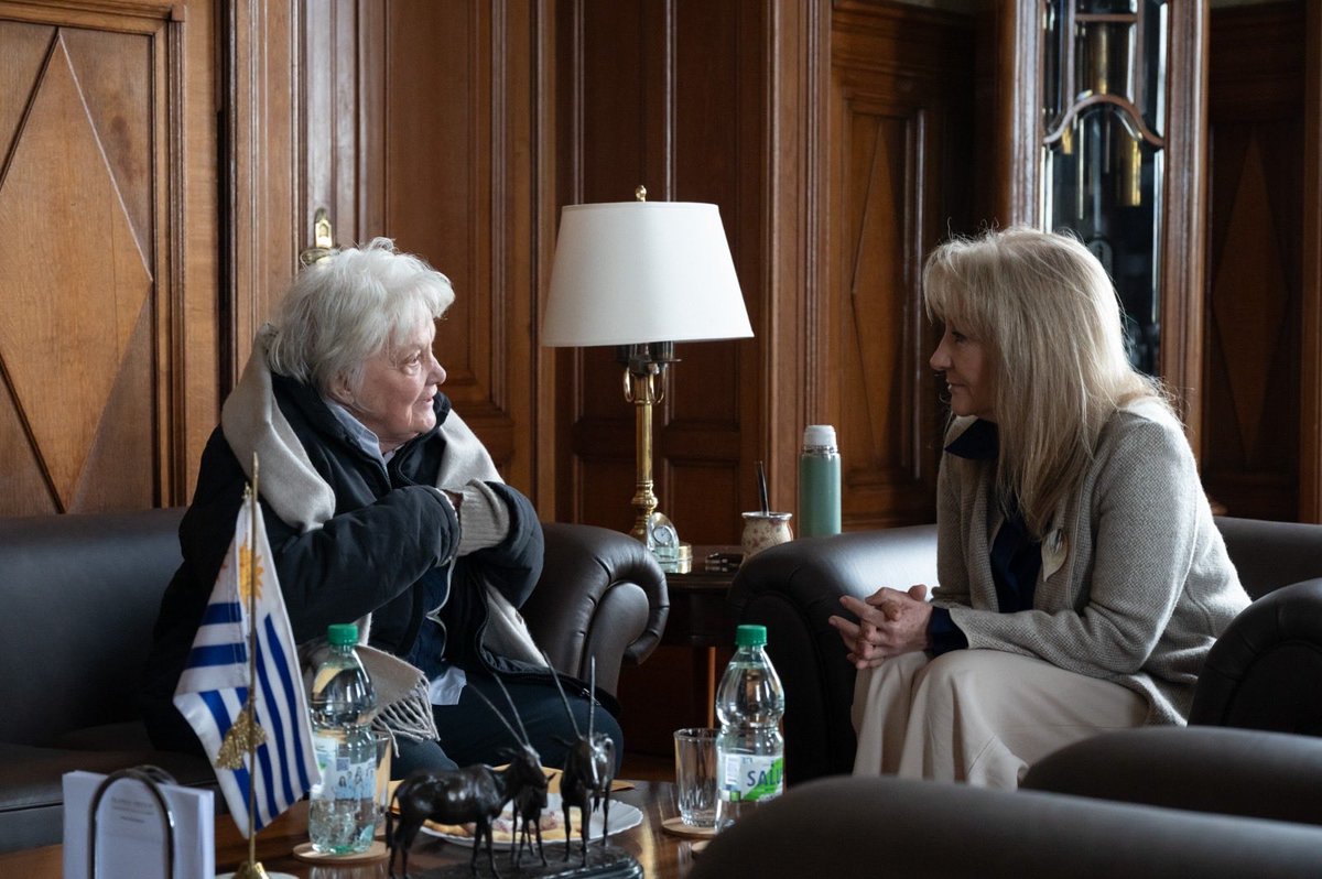 CosseCarolina's tweet photo. Gracias Lucía por tu visita, siempre tan esclarecedora. Es un verdadero placer conversar con alguien que conoce tan profundamente nuestro país y sus desafíos.

Gracias también por tu iniciativa sobre el acceso a medicamentos y tratamientos de alto costo. La trabajaremos https://t.co/bNCzUS1vNv