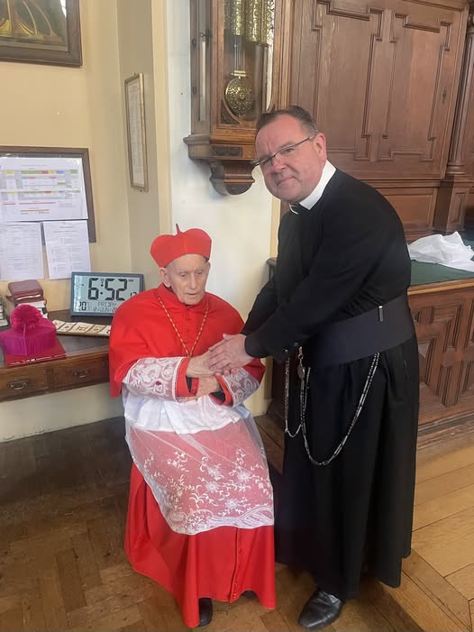 AuditeInsulae's tweet photo. Redemptorist Provincial Fr Richard Reid CssR recently concelebrated Mass with heroic Albanian Cardinal Ernest Simoni Troshani who spent eighteen years in jail at the hands of Albanian communists, during which time he endured torture & harsh conditions that continued even after his release.