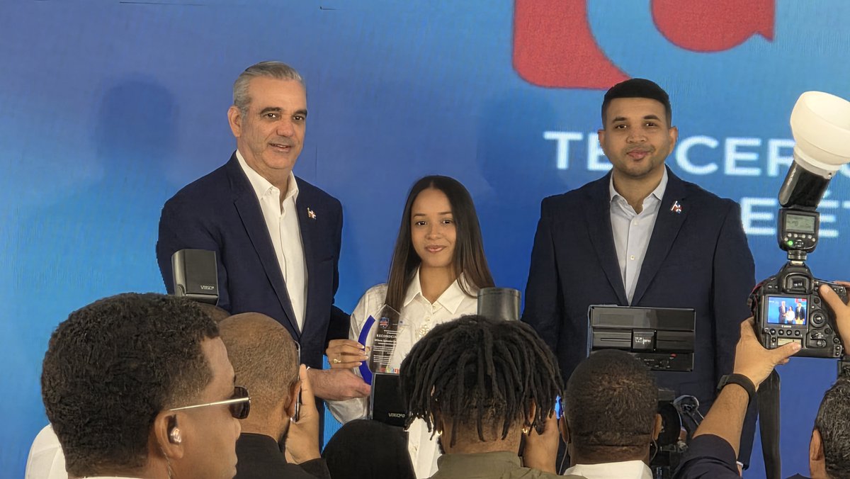 RValeraGrullon's tweet photo. Estoy convencido de que fomentar una cultura de ética y responsabilidad es fundamental para construir instituciones más fuertes y una mejor nación para las futuras generaciones. 

🇩🇴 #DrRodolfoValeraGrullón #ÉticaYJuventud #Transparencia #Integridad #LuisAbinader #PRM https://t.co/9Sb8ZXhhT8