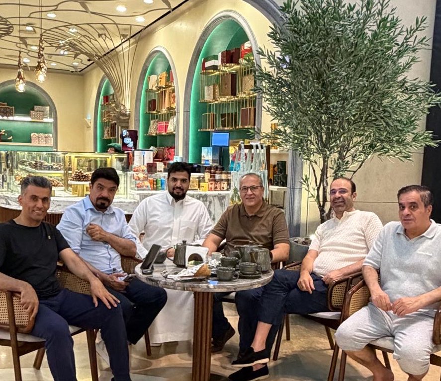 A_GMD's tweet photo. تحضيرات كأس العالم مستمرة رفقة الأخوة الأعزاء ،،
من اللحظات الجميلة والذكريات الرائعة ❤️❤️

" مساعد العصيمي ، عصام الشوالي ، علي محمد علي، علي سعيد الكعبي ، طارق الحماد " 
❤️❤️❤️ https://t.co/CFHsnOfDOb