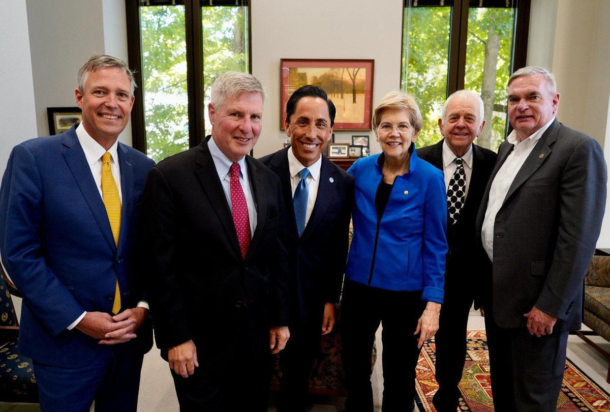SenWarren's tweet photo. Today I met with Republican and Democratic mayors from across the country, including @usmayors President @MayorToddGloria. I heard from them how critical it is that the biggest housing bill in 30 years is signed to law as soon as possible.
 
Americans can’t afford to wait. https://t.co/nBN5lLcLgB