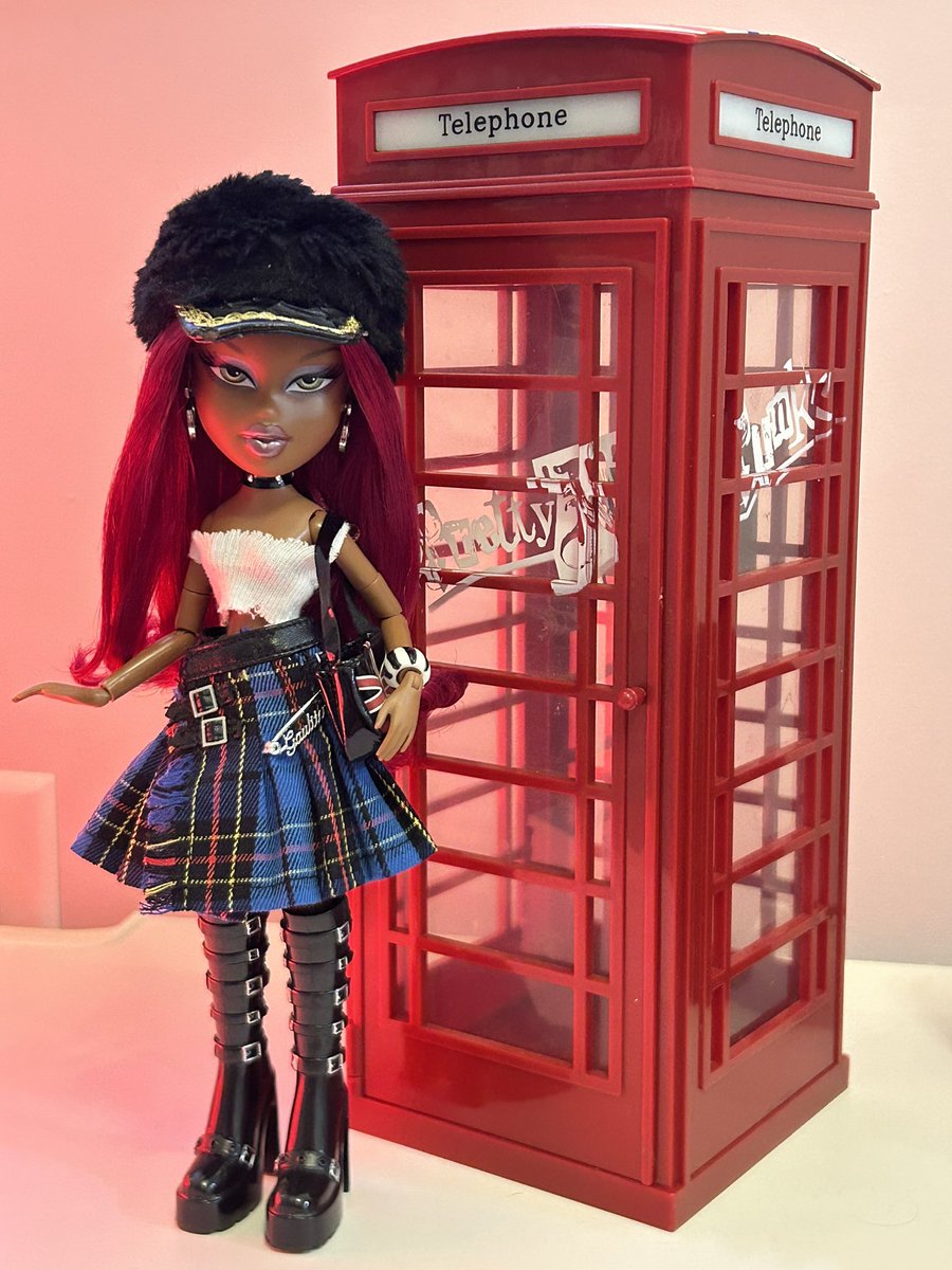 bratztheworld's tweet photo. My name is Sasha and I’m really glad to meet you 🇬🇧 https://t.co/iv9yBdYvMs