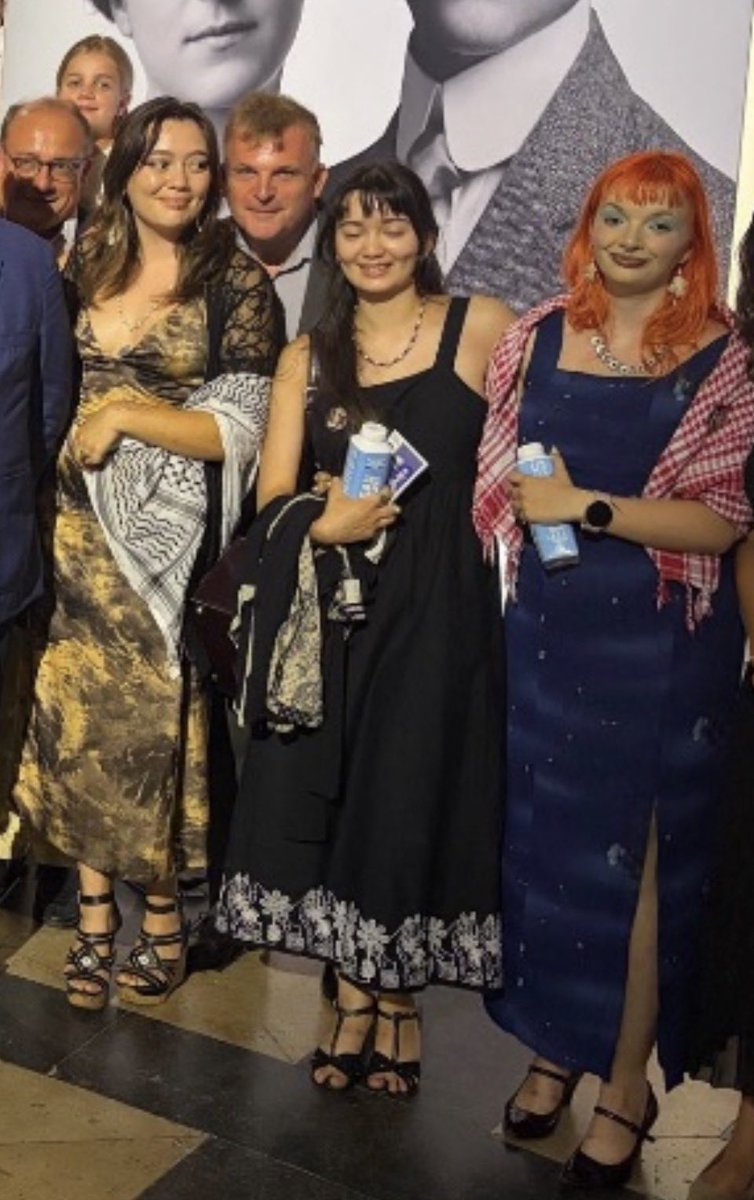 Thierry_28000's tweet photo. @ShannonSeban En attendant la descendance de Bloch vous a disqualifié en portant le keffieh..
Ça confirme que vous ne représentez  pas la famille Bloch ni les juifs de France mais uniquement les sionistes .. https://t.co/bsbUiZcFF7