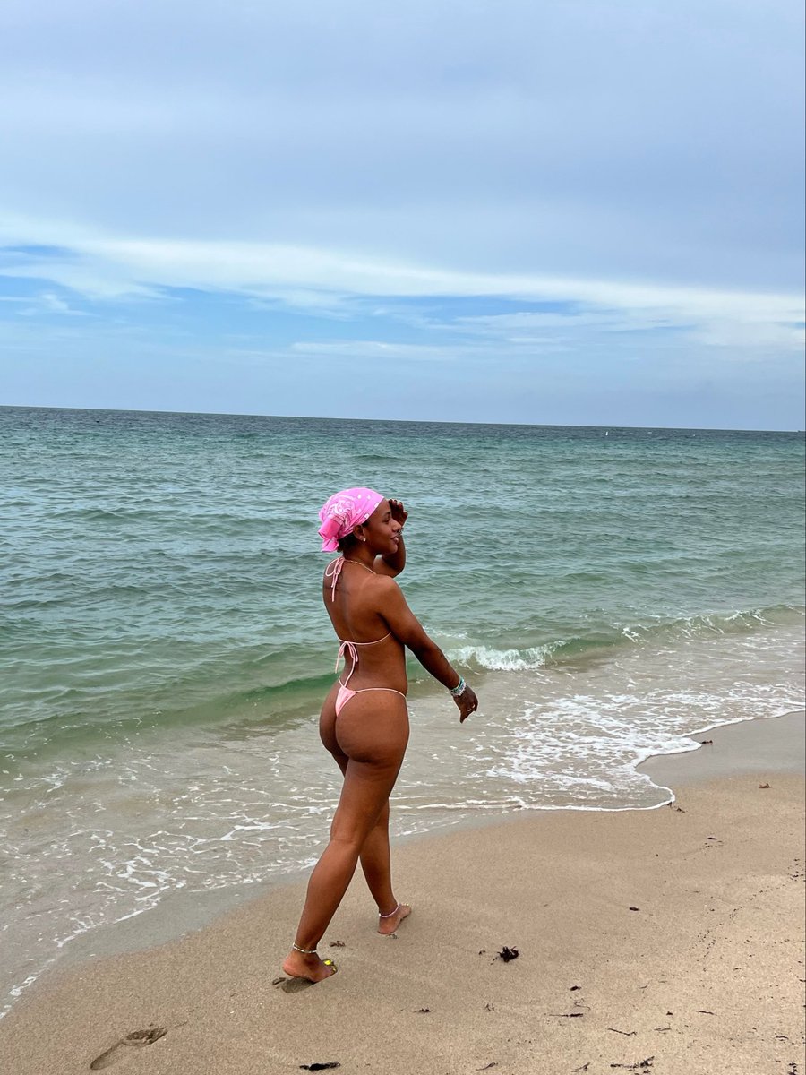 AlexIsabellaXo's tweet photo. I wish I could live in a bikini forever 🩷 https://t.co/hLJfKAxGlU