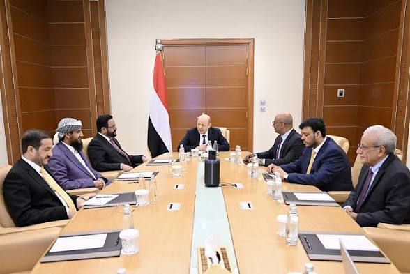 hedeel36's tweet photo. يا فخامة رئيس وأعضاء مجلس القيادة، يا قيادات الشرعية، أنتم أبناء قبائل #اليمن، وهذا 'نكف' الشيخ الحزمي نداء للحق لا يُتجاهل. استجابتكم واجب أخلاقي ووطني، فالحمية والدم العربي لا يرضيان بكسر الجفن. التاريخ يكتب، والقبائل تنتظر موقفاً يجسد الشهامة https://t.co/vdDUY3fzTV https://t.co/fPmmnCuda4