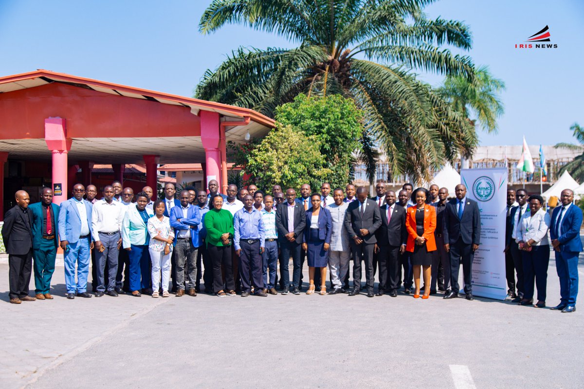 IrisNews_'s tweet photo. 🎤 Comme précisé par Dr @ArseneMugenzi DG  de l’@ARMC_Bdi par ce concours ARMC vise à faire découvrir aux étudiants un secteur encore peu connu mais appelé à jouer un rôle croissant dans le financement de l'économie du #Burundi.

🏆 Ledit concours se déroule de juillet à septembre prochains. Au menu : dissertations, présentations et analyses sur le marché des capitaux. 

#Burundi #UniversityChallenge #Finance #University #IrisNews