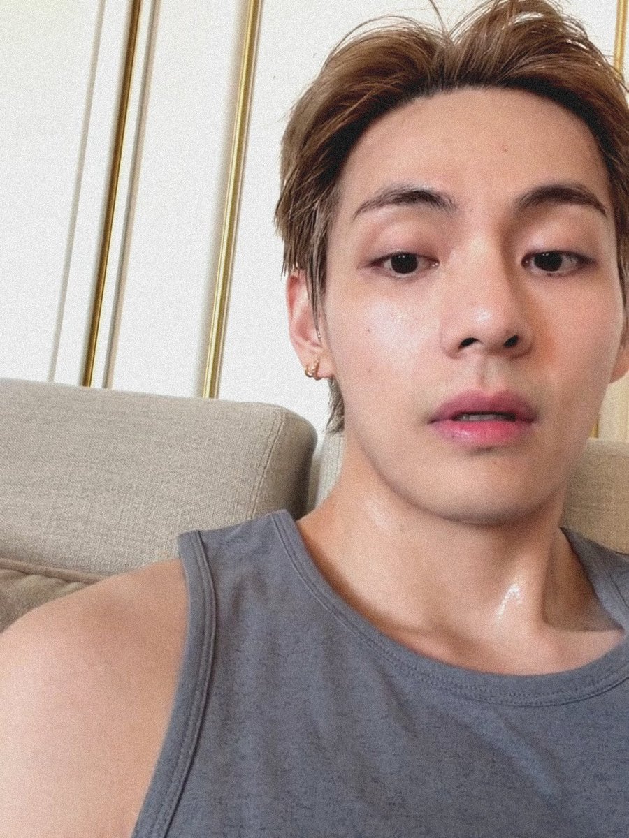 imissjungkook_'s tweet photo. he's so hott https://t.co/SHEy2O8B05