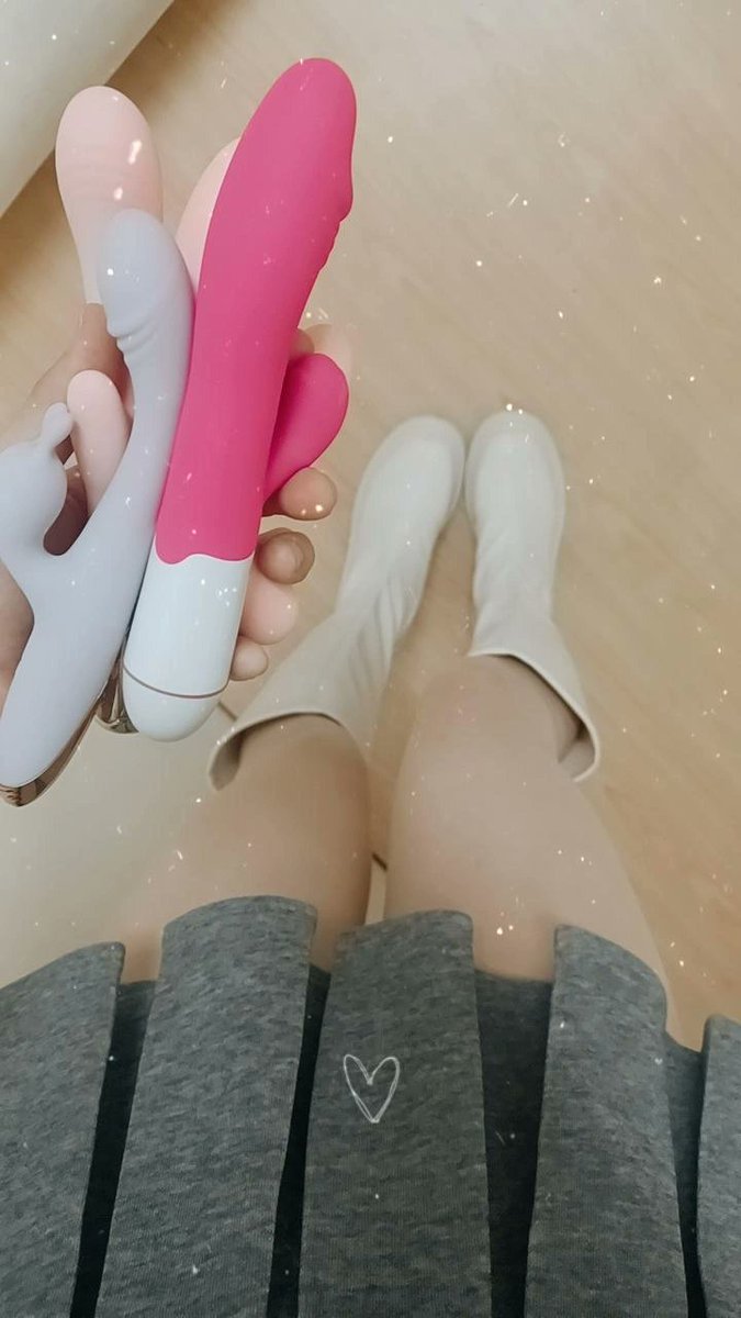 seertzu's tweet photo. 深夜來聊聊近況😆
最近影片更新速度好像變慢了一點🥹

主要是最近工作比較累
加上我本身就很容易暈(碳
下班吃完飯常常直接進入睡眠模式🫠

而拍片這件事不像按個錄影鍵那麼簡單
從拍攝 整理素材到剪輯後製
都是我一個人慢慢完成
所以外拍大多會安排在假日
平日的話通常只能拍一些室內內容～ https://t.co/bgGCuU3RUF
