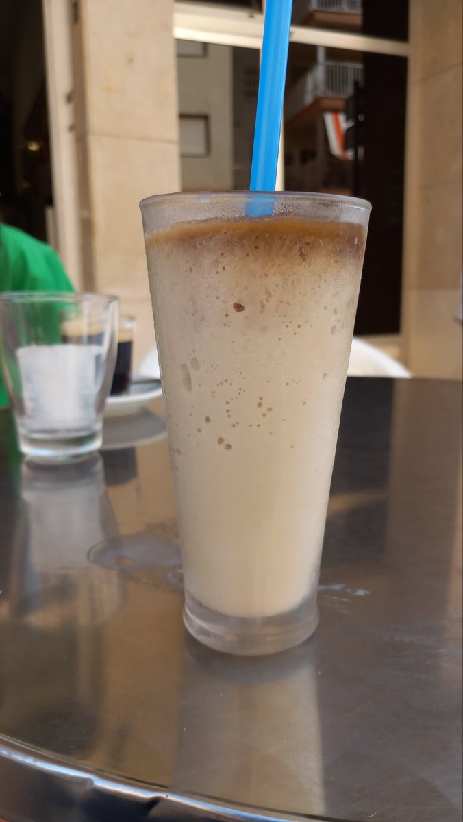PepGranellTrave's tweet photo. Acabando bien el día festivo 💙
Con qué poco pasamos
Ojo cómo está el agua a 24 de Junio😥😥
#orxata #buenastardes #horchata #playa #Oladecalor #summer #beach #playa #mediterráneo #gastrolovers #Twitter #temperatura #calor https://t.co/RYhLWh5HDo