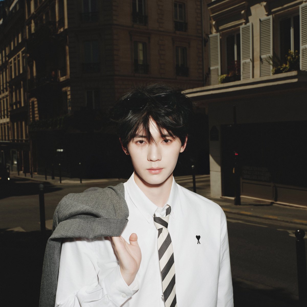 vousmys's tweet photo. หรานหล่อมาก ไวป์ดีสุด ๆ 🫠

ZHOU YIRAN A VISION IN AMI PARIS
#ZhouYiranxAMIParisSS27
#ZhouYiran #AmiParis @amiparis https://t.co/WF2GYIrKWO