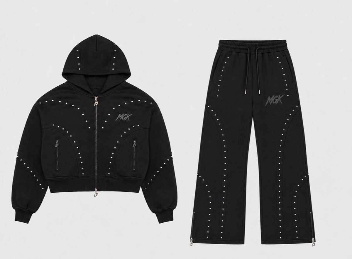 AllThingsKells's tweet photo. Designed this stud set and now i’m mad it doesn’t actually exist 😭🖤 💎. Like i need this in my closet immediately https://t.co/nzlORqiR7F