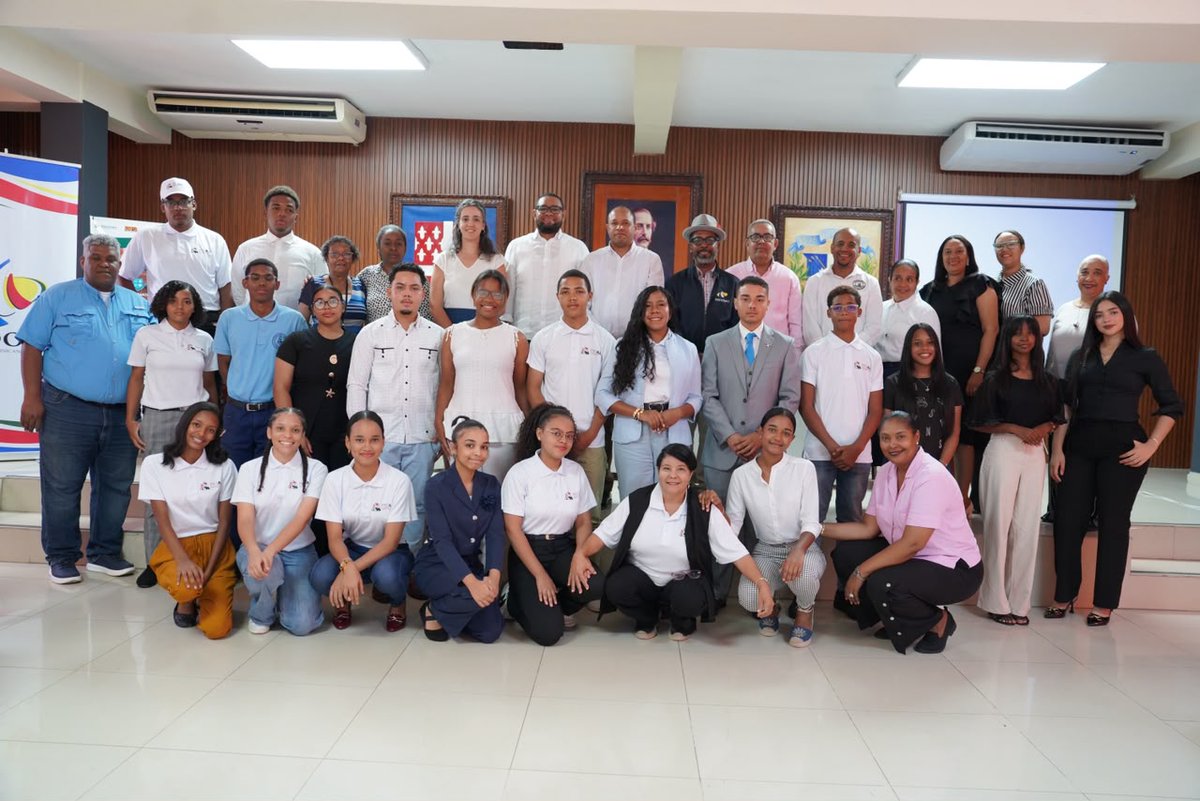fedomurd's tweet photo. La juventud se viste de gala en el municipio de El Seibo 🇩🇴
Fedomu, junto a ASAD y la Cooperación Española (Aecid), realizó la Juramentación del Ayuntamiento Juvenil e Infantil en El Seibo — un acto que reconoce el poder de la participación ciudadana desde la niñez y la juventud. https://t.co/uNv2fTzGQb