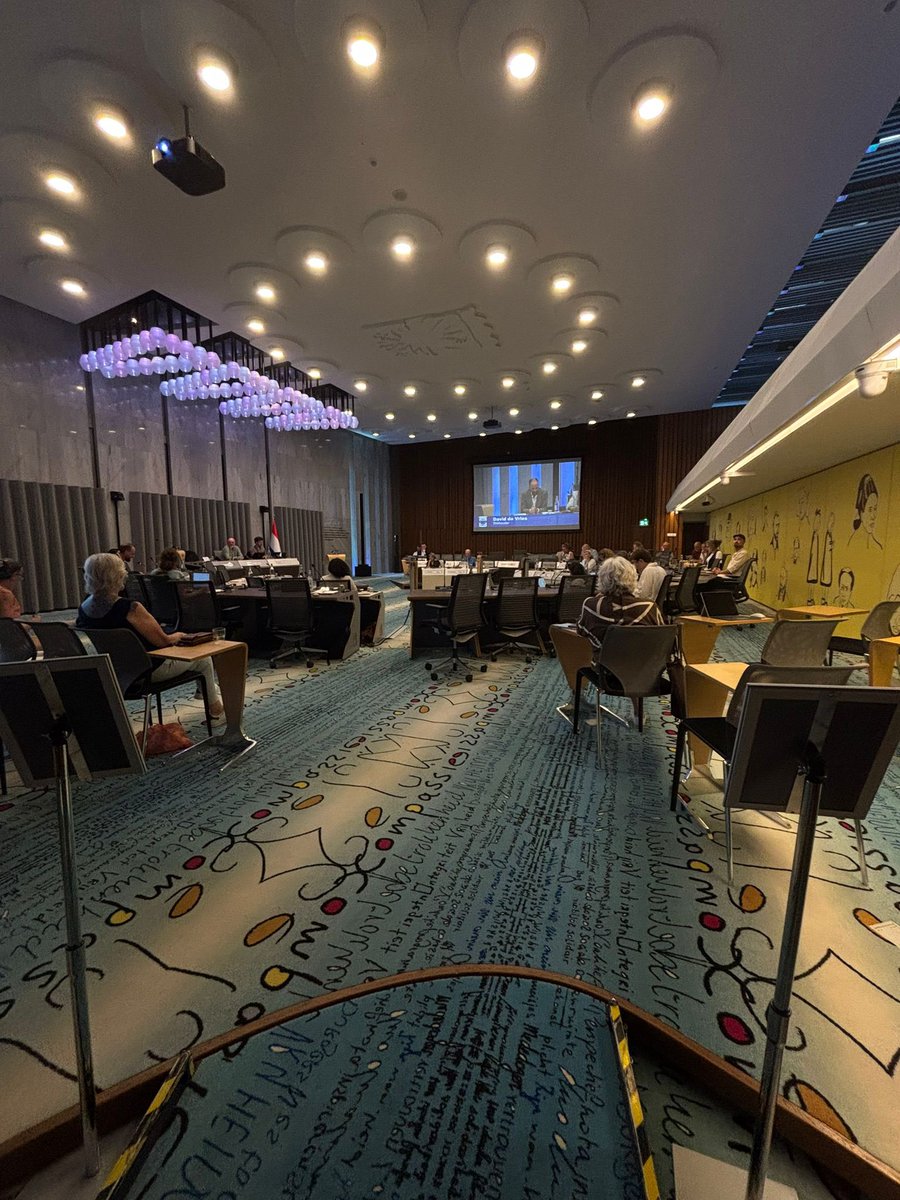 ArnhemRaad's tweet photo. Vanavond Politieke Avond. Op de agenda staan onder meer Vrouwenwerk in Arnhem, onderwijshuisvesting, vrijwilligersbeleid, regionale samenwerking en wijzigingen in de APV en het omgevingsplan.
Ook wordt er een fractievolger beëdigd. Volg live: https://t.co/W5hLkU0Bpz https://t.co/O74EonMGvx