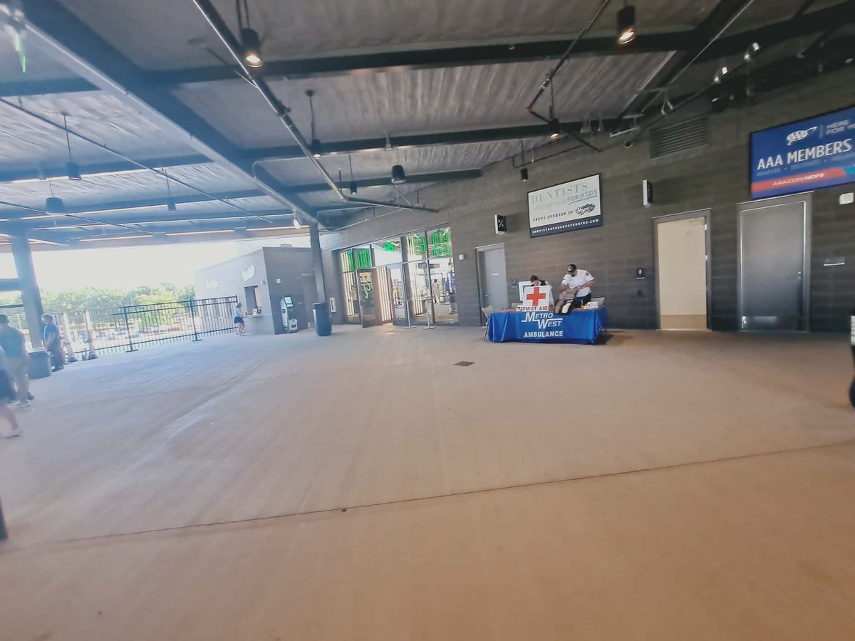 CapNCrunch25's tweet photo. @HillsboroHops  
Back to the New Hillsboro Stadium in Hillsboro Oregon for a Hillsboro Hops baseball game. Here's the entry and main concourse on the right field side. What an absolute beautiful ballpark https://t.co/FcDItoFFO9