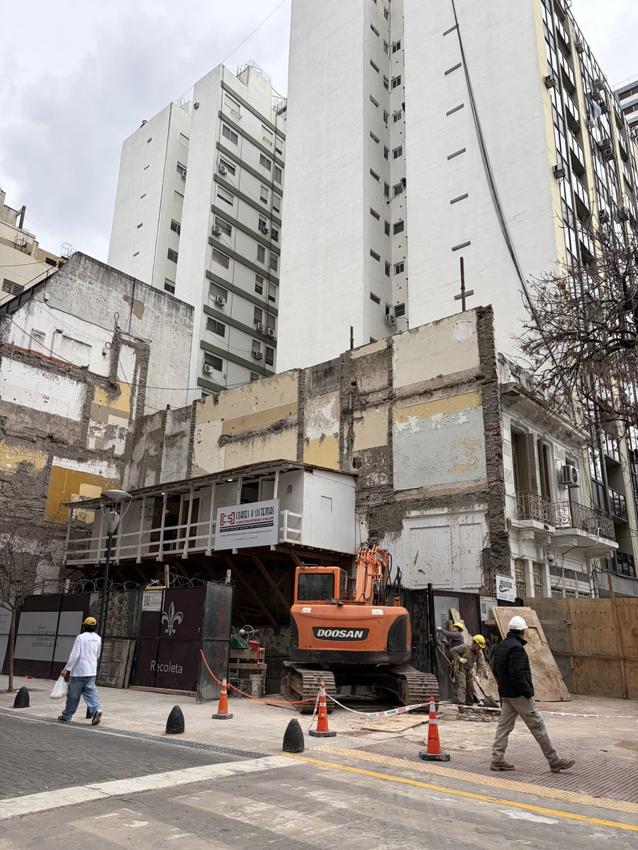 MartinDandach's tweet photo. Jorge Macri está destruyendo toda la ciudad de Buenos Aires. El Jefe de Gobierno es un terrorista que no quiere dejar nada en pie. Está reventando la identidad de la ciudad. https://t.co/GIlcjOldqu
