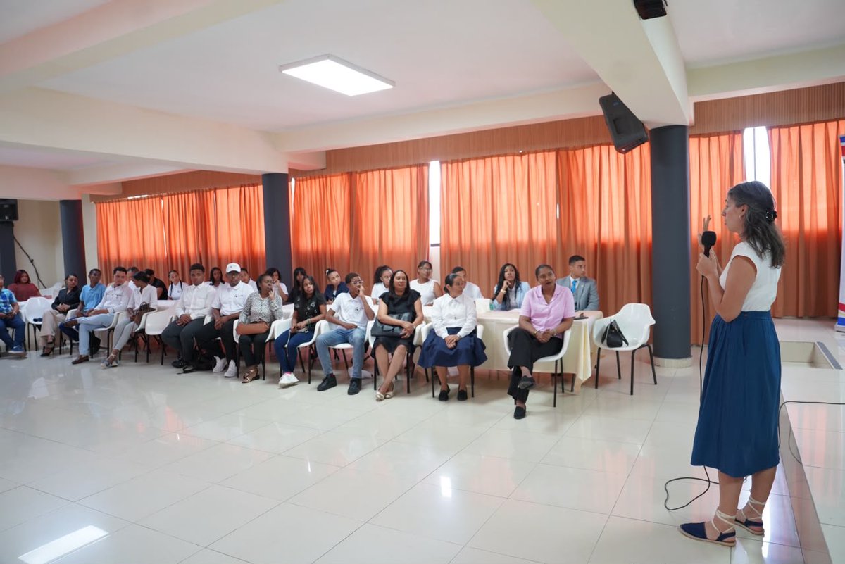 fedomurd's tweet photo. "Estos espacios van dirigidos a crear una gobernanza local genuina para el desarrollo intelectual de la niñez y la juventud."✨
Cuando los niños y jóvenes tienen voz en sus municipios, el futuro se construye con más equidad e inclusión. 💙
#AyuntamientoJuvenil #ElSeibo https://t.co/zi7JAt9AfT