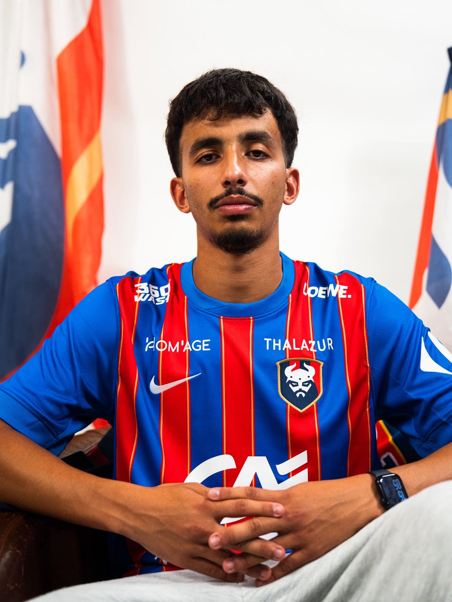 SMCaen's tweet photo. Bienvenue Mohamed-Amine El Idrissi 👋

Le Milieu franco-marocain de 21 ans, formé à Amiens puis révélé au PSG Espoirs, pose ses valises en Normandie 🔴🔵

#SMCaen #TeamSMC https://t.co/acfMkiKZil