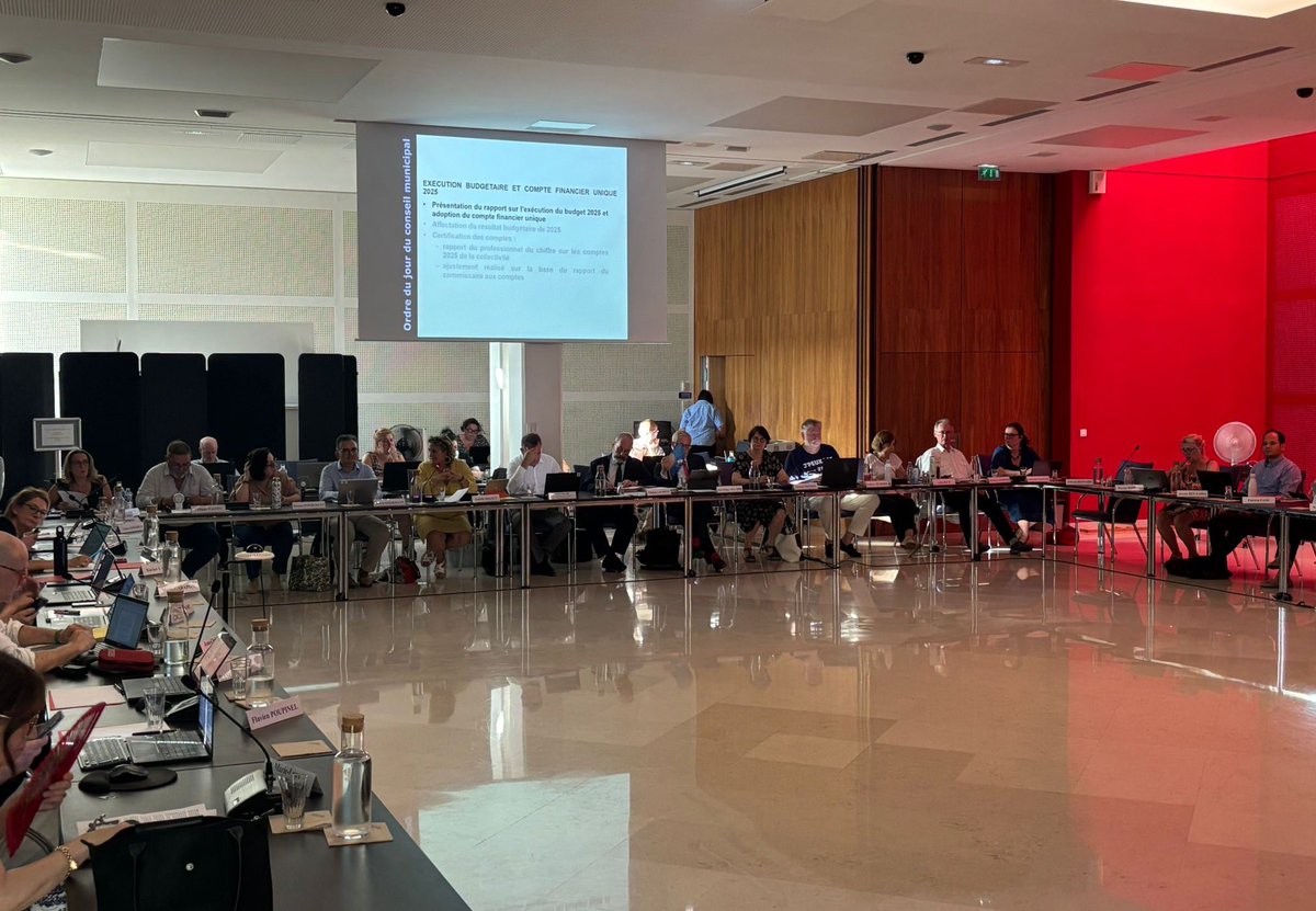 laurent_sceaux's tweet photo. Dernière réunion du Conseil municipal #Sceaux avant la pause estivale : une soirée riche en décisions concrètes : certification des comptes, Amiral, coupons Enfants &amp; Jeunes, conseils de quartier, plan canicule….Des sujets variés, au service des Scéens et de l’action publique. https://t.co/RVnTEh4hT5