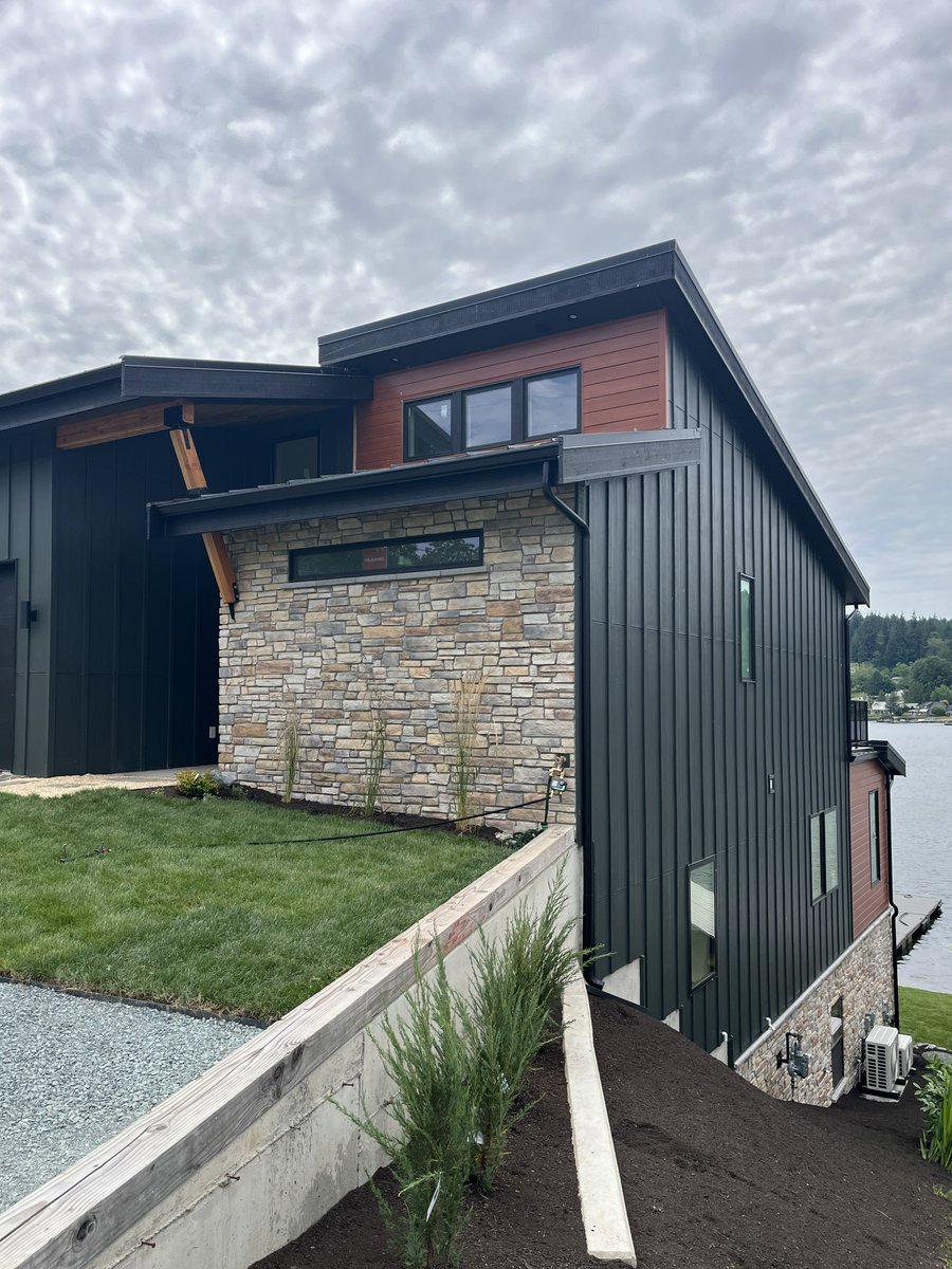 Fullwiler_Const's tweet photo. Finishing up the exterior of a new custom lakefront home. Stay tuned for more updates on this project. 

#contractor #builder #construction #newhome #newconstruction #generalcontractor #localbuilder  #fullwiler #fc #Washington #WA https://t.co/jg81OOMZSH