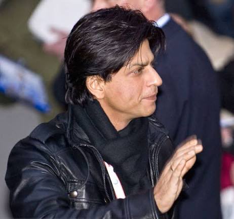SRKsAsh's tweet photo. Die Jahren will pass but no other actor can ever touch the benchmark in movies that my idol has set. Die Jahrzente will pass but no other actor can ever touch the acting finesse of my idol. God has made only one Shah Rukh Khan

#34YearsOfKingSRKsRule https://t.co/M5oT29Q0Ta