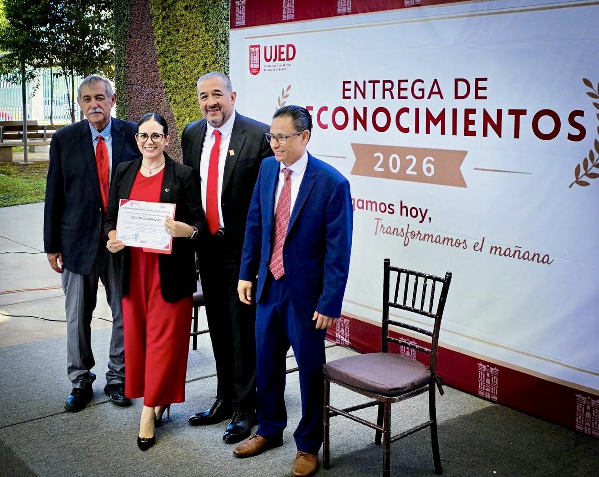 gaby_valles_s's tweet photo. Agradezco a mi Alma Mater #UJED este reconocimiento que me ha dado por obtener insignias académicas nacionales en 2025, derivado de mi labor de docencia e investigación 👩🏻‍🏫😌🎖️. ¡Sigamos trabajando! ✔️ https://t.co/TZ8QgZ5Tcb