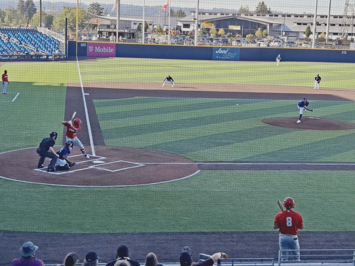 CapNCrunch25's tweet photo. @HillsboroHops 
Great baseball game last night as the Hillsboro Hops played the Vancouver Canadians. The Hops took the win at 7 to 6 after 9 https://t.co/JHIUtTVL1w