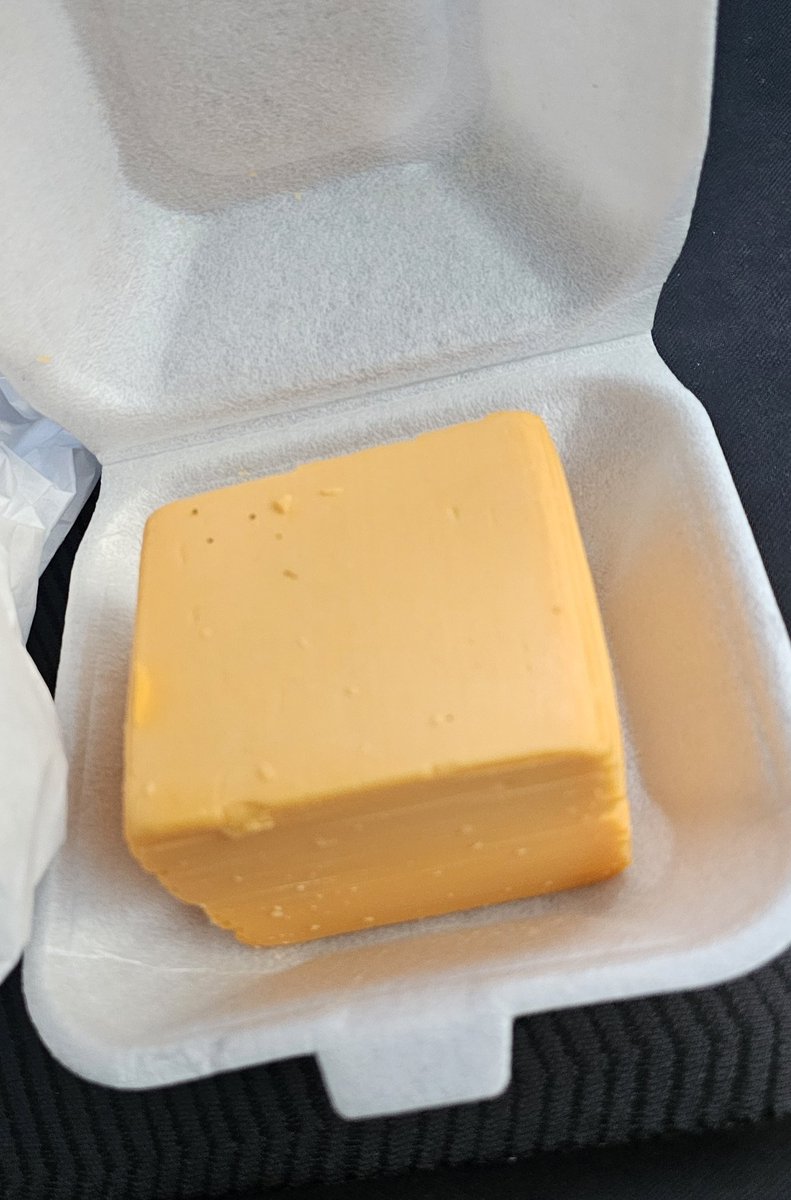 NawItsMaestro's tweet photo. zebbed a burger and forgot to open the container till i got home and bossman sleight of hand mogged me https://t.co/BbYYqbpGhV