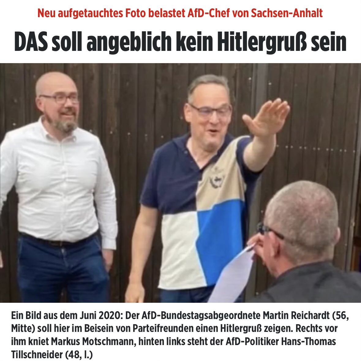 queru_lant's tweet photo. Ist es auch nicht. Seit wann zeigt man den "Gruss" mit dem linken Arm?

Ein weiterer erbärmlicher Versuch der Linken, die AfD in die schmuddlige, nationalsozialistische Ecke zu stellen. Einfach lächerlich. https://t.co/CRkzBUtVna