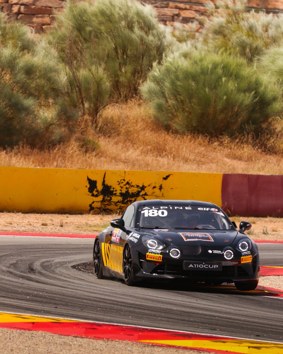 A_Rodriguez_17's tweet photo. Intenso y gran fin de semana en @AragonMotorLand el que teníamos el reto de competir con tres coches: por un lado en GT con el Alpine, en el CET con el 308 Cup y en el Regional con el Porsche 968, y del que pudimos salir de la mejor forma con varias victorias y pódiums. https://t.co/Spg4DkZMaG