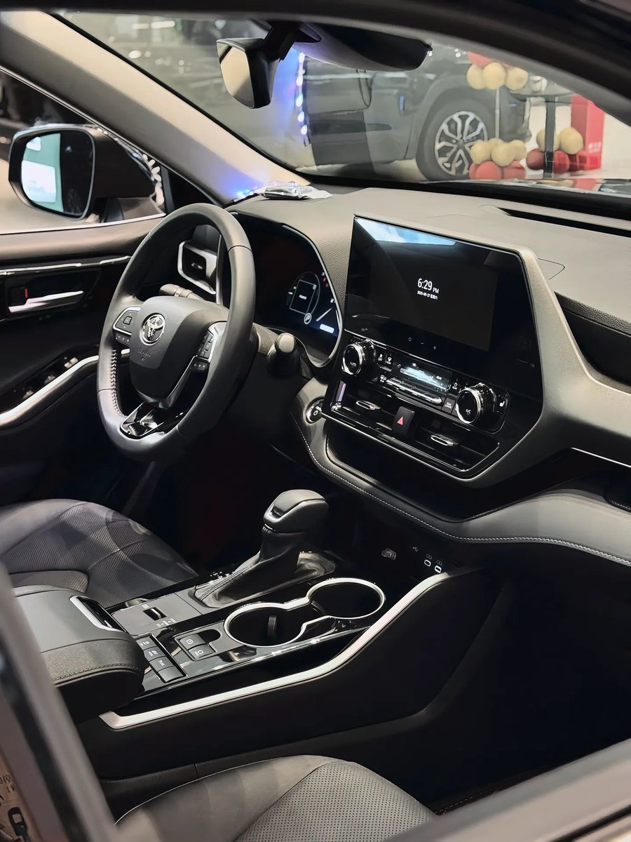 nolimitmiracle's tweet photo. BRAND NEW 2026 TOYOTA HIGHLANDER HYBRID 4WD 7-SEATER 

🏷️76m Naira 
To doorstep 
Self-charging hybrid, NO CHARGING REQUIRED | Use cheap regular petrol
Super fuel-saving 5.97L/100km | 1100km+ per full tank
E-FOUR 4WD beat mud/gravel/rainy bad roads
Luxury 7-seater, family & business use, TOP resale value in Africa
Full ultimate trim, zero mileage new car | EXW factory pickup, ship to any African port
Limited stock! DM for wholesale & shipping details