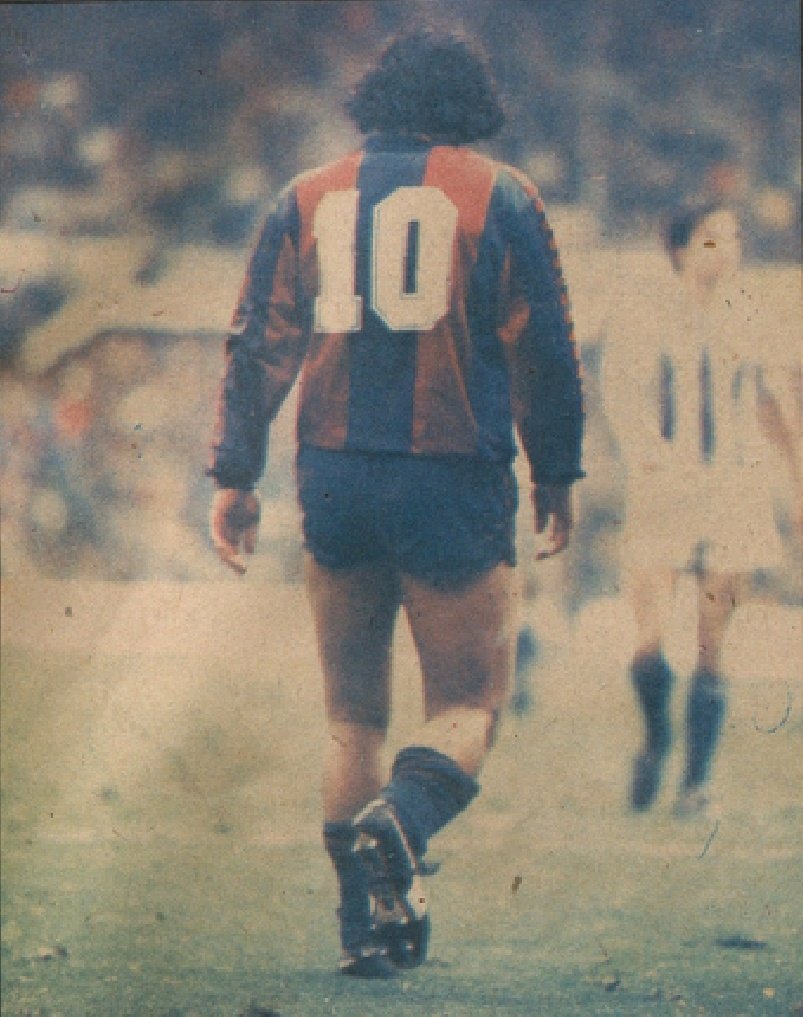 sozirv's tweet photo. Unlike his time in Italy or Argentina there aren't that many photos from Maradona's Barça days.

But thanks to the Deportes archive, I've got color photos from every single match Maradona played for barça. https://t.co/qy8DFRumcq