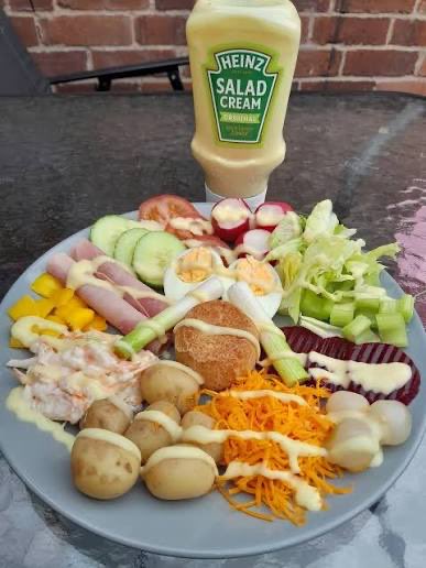 WRenshaw4's tweet photo. Days like this in the 80s/90s me mam would do something like this! I only ever appreciated it when I’d moved out! What I’d give to go back to those days❤️ https://t.co/96lNVmYN8f