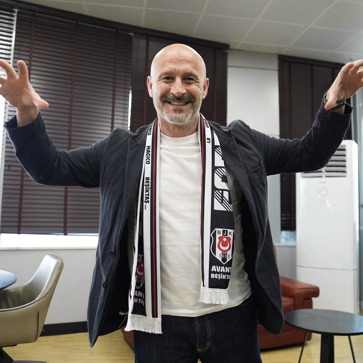 KartalRecord's tweet photo. Sergen Yalçın: “Italiano’ya destek versinler. Ben işin %30’unu hallettim. %50’sini bu yaz halledecektik. Eğer yeni teknik direktör bu yaz doğru işler yapıp kalanını hallederse Beşiktaş ligde söz sahibi olur. Eğer Beşiktaş bu transfer dönemi doğru transferleri yapamazsa önümüzdeki 5 sene çöp olur.”