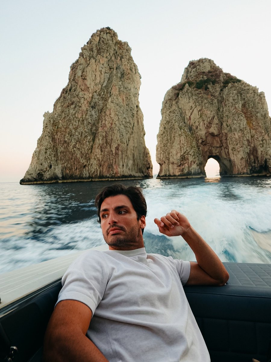 teamfifty5's tweet photo. carlos sainz, capri looks so good on you 💙 https://t.co/NEhmz294j9