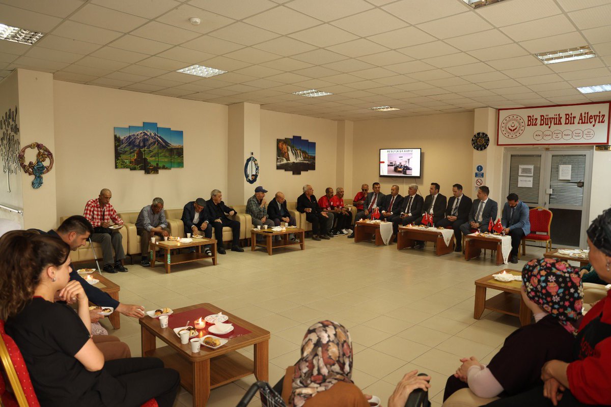 vanashim's tweet photo. Genel müdürümüz Sayın Hamza Gökhan Eryılmaz ve beraberindeki heyet,ilimiz ziyareti ziyaret kapsamında
Van Gündüz Bakım ve Rehabilitasyon Merkezi Müdürlüğünü,
Van Edremit Huzurevi Yaşlı Bakım ve Rehabilitasyon Merkezi Müdürlüğünü,
Van Çocuk Evleri Sitesi Müdürlüğünü ziyaret etti. https://t.co/dhklFMZql6