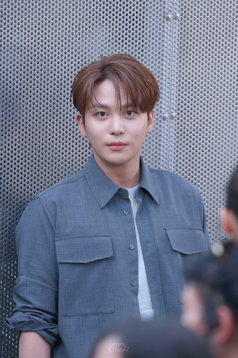 KHJBASE's tweet photo. and the world deserves to see how insanely beautiful and handsome THE CHOI JONGHO is https://t.co/FlmGKde3uI