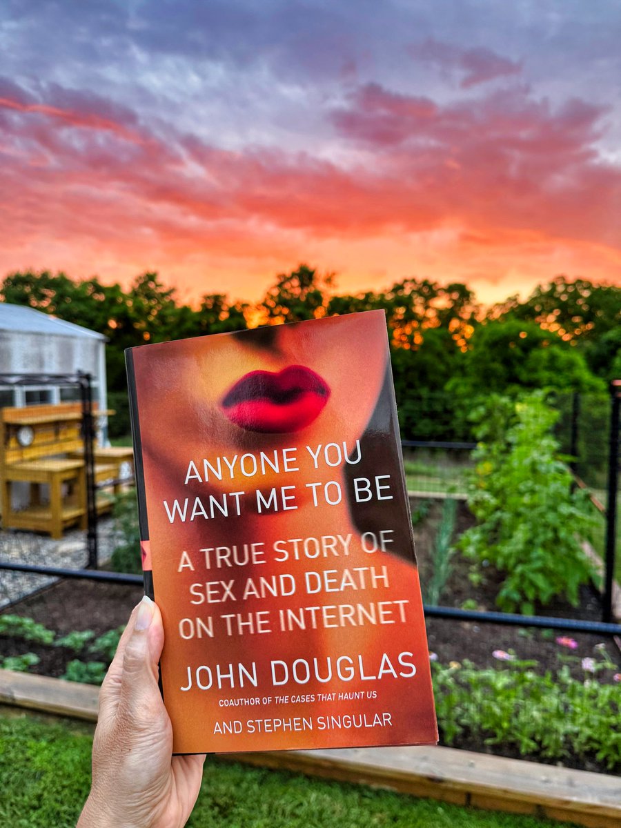 natalierreads's tweet photo. I’ve admired John Douglas’s work as a criminal profiler with the FBI’s Behavioral Analysis Unit through his true crime books. This book recounts the story of John Robinson, one of America’s first known internet serial killers.

#bookx

Full Review https://t.co/xylSmnc0Cj https://t.co/TwzXxYvY87