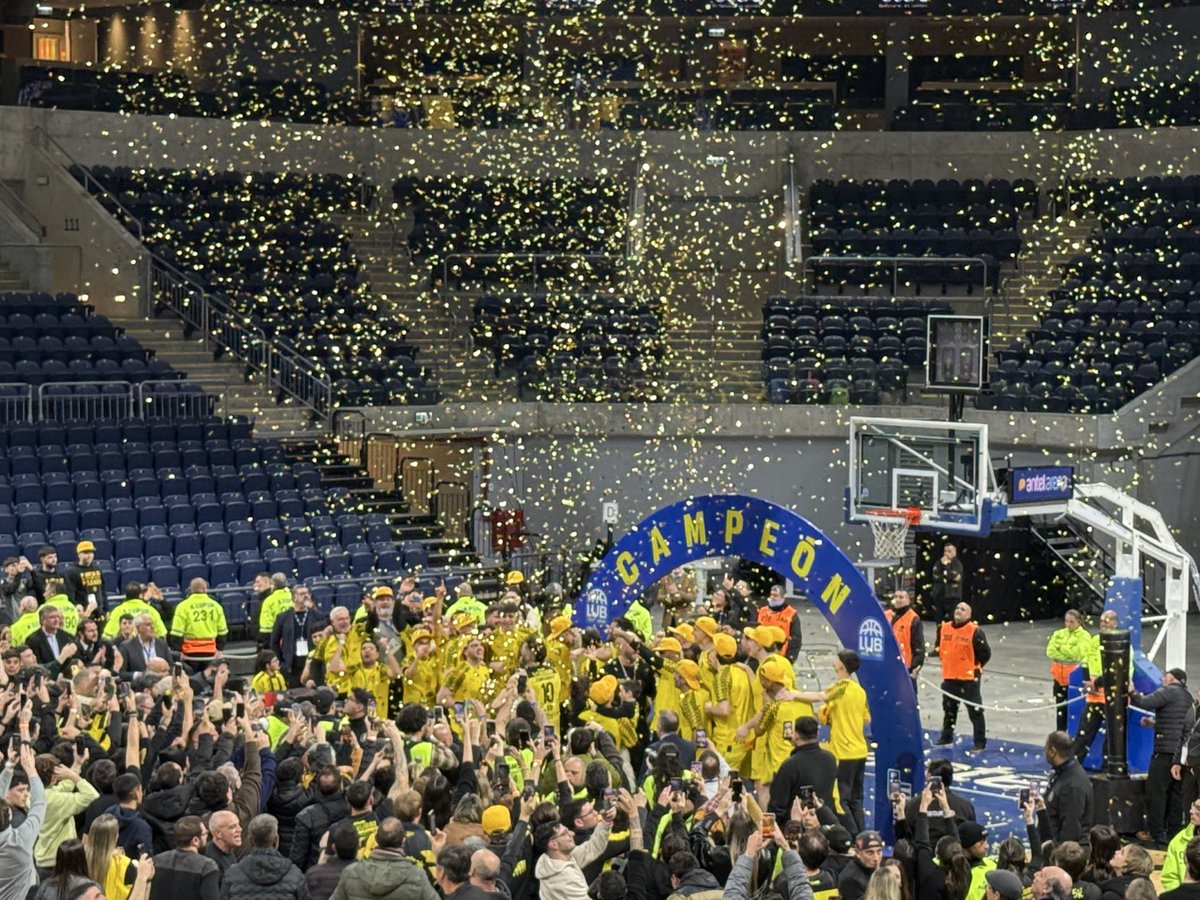 LiOdioTutti's tweet photo. La última vez que vine fue para ganar 10 o 12 partidos por más de 20 puntos (incluido el clásico), esta vez fue para salir campeón 😎
Peñarol no ma!!!!! https://t.co/DifkPoZ91O